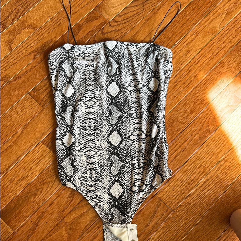 Windsor. Bodysuit  size small